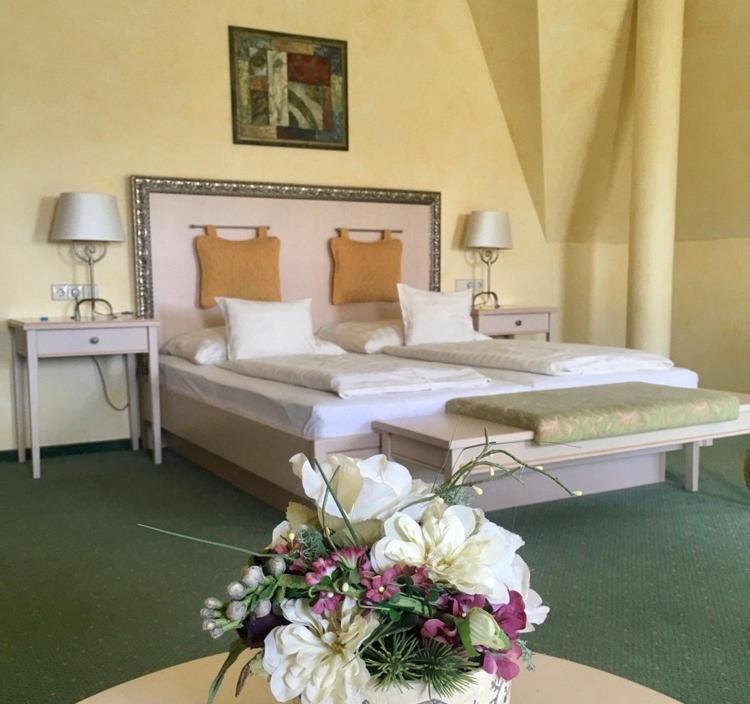 Hetkuti Wellness Hotel Mór Extérieur photo